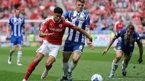 李亚鹏年轻女友旅行分享美照，性感装扮展露曼妙身姿