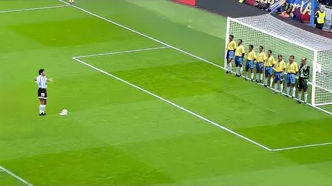 “FIFA拟引入FVS系统，教练可对裁判判罚挑战——据ESPN报道”