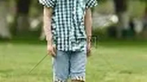 拜仁德甲八轮领先优势缩水至六分，后防线隐忧重重，凯恩冠军征程阴霾笼罩