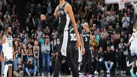 “2025卡塔尔亚洲杯半决赛：伊朗VS卡塔尔，巅峰对决燃情上演！”